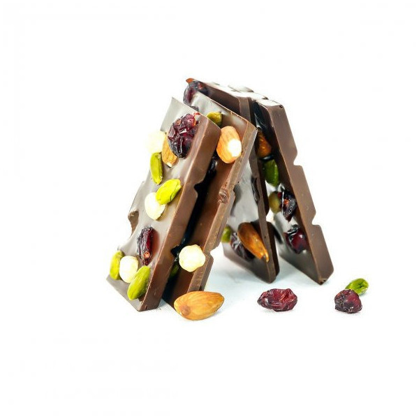lounge-milk-chocolate-with-almonds-and-nuts-1