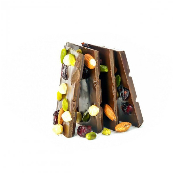 lounge-milk-chocolate-with-almonds-and-nuts-1